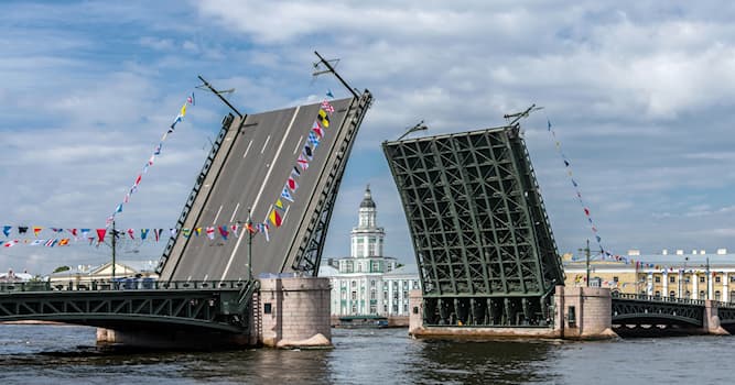 Общество Вопрос: Какой петербургский мост не разводят?
