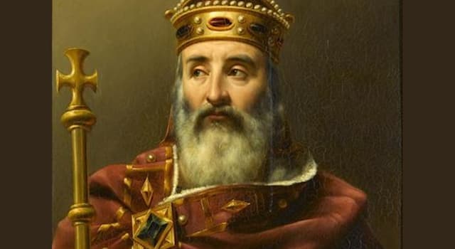 История Вопрос: Какой правитель был коронован в 800 году как «император Запада» или «император Римской империи»?