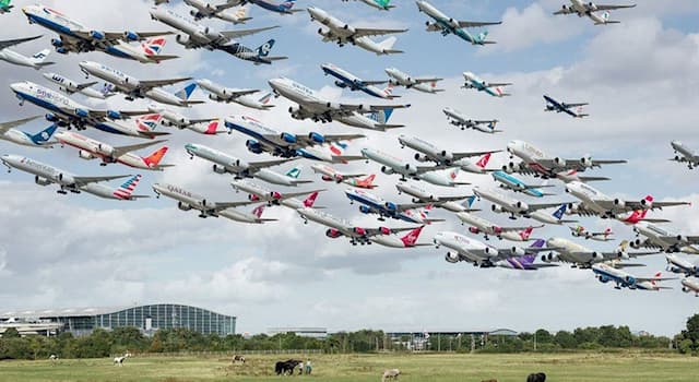 Общество Вопрос: Какой самолёт является самым большим и грузоподъёмным за всю историю мировой авиации?