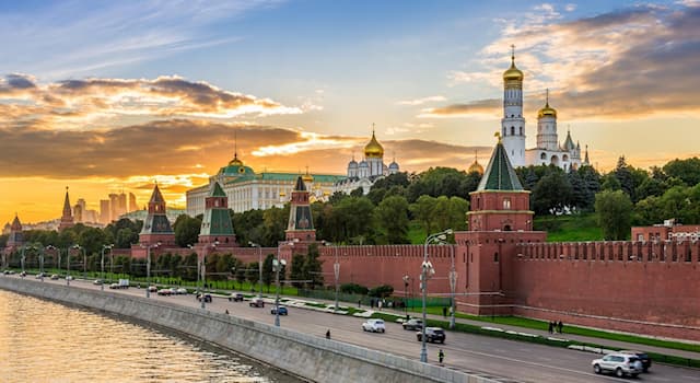 Общество Вопрос: Какова протяженность стен Московского Кремля?