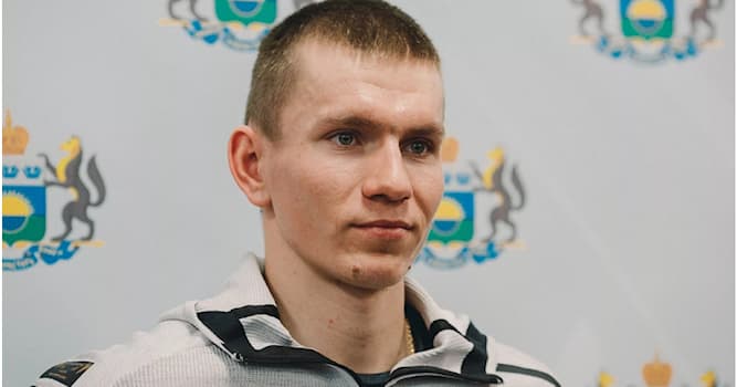 Спорт Вопрос: На картинке изображён российский спортсмен - Александр Большунов. Каким видом спорта он занимается?