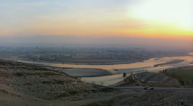 Geography Trivia Question: Through the territories of which countries does the Kabul River flow?