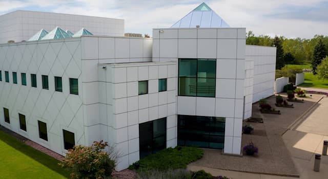Culture Trivia Question: Paisley Park was the home and studio of which iconic singer?
