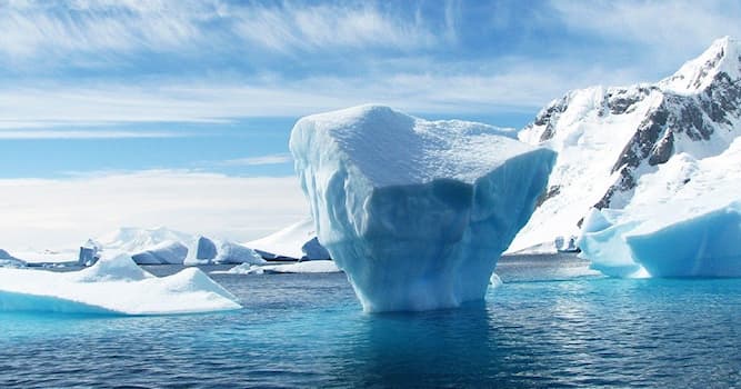 Наука Вопрос: При какой температуре начинает замерзать морская солёная вода?