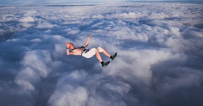 Спорт Вопрос: Сколько метров составляет самый высокий прыжок без парашюта, попавший в книгу рекордов Гиннеса?