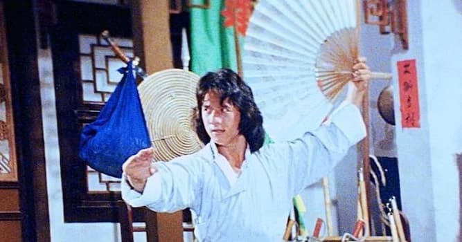 Кино Вопрос: В фильме «Молодой мастер» Джеки Чан дерется с помощью веера. С какой попытки сняли этот эпизод?