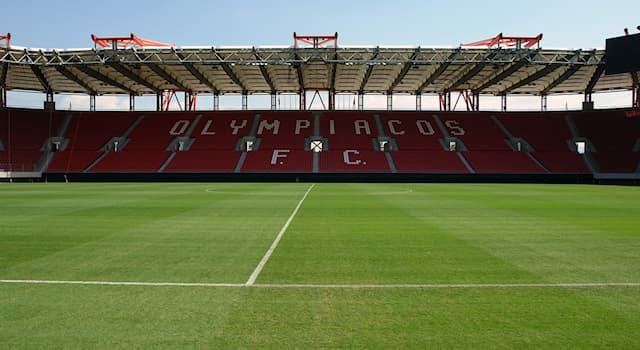 Спорт Вопрос: В какой стране находится футбольный стадион Караискакис, являющийся домашней ареной для клуба "Олимпиакос"?