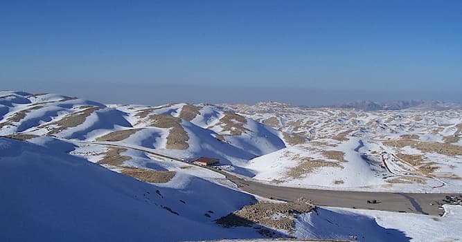 География Вопрос: В какой стране находится горнолыжный курорт Мзаар Кфардебиан?