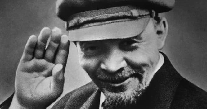 История Вопрос: В каком году Фанни Каплан ранила Владимира Ильича Ленина?