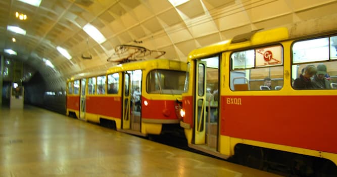 Общество Вопрос: В каком из перечисленных городов трамвай ходит под землёй, как метро?