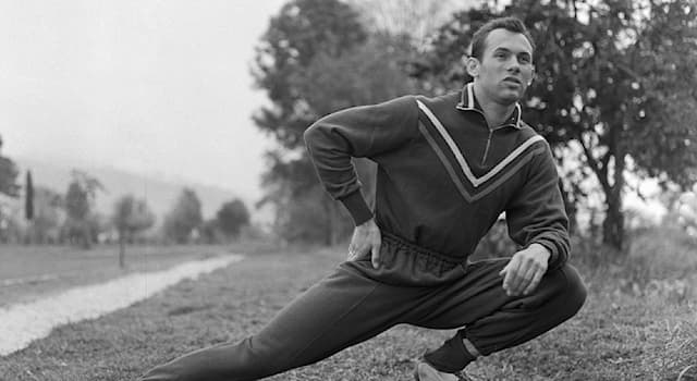 Спорт Вопрос: В каком виде лёгкой атлетики прославился выдающийся советский спортсмен Валерий Брумель?