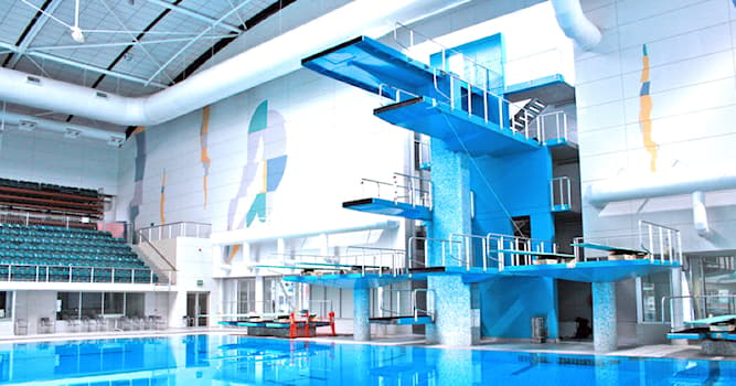 Movies & TV Trivia Question: Which actor represented England in diving at the 1990 Commonwealth games?