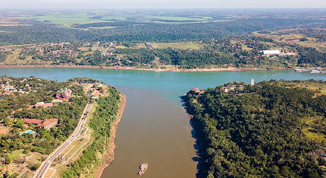 Geography Trivia Question: Which three countries have their borders in the area where the Iguazú and Paraná rivers converge?
