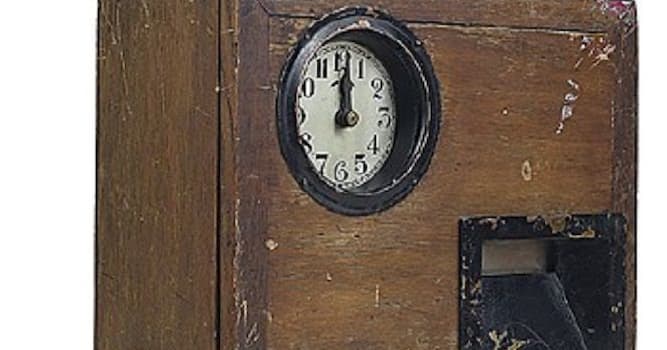Science Trivia Question: Who built America's first clock?