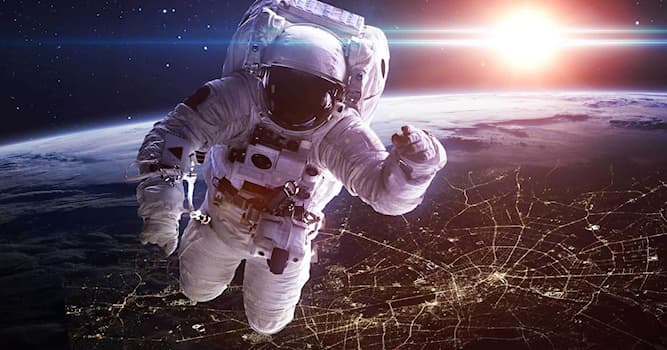 Наука Вопрос: Что журналисты назвали "рукопожатием в космосе"?