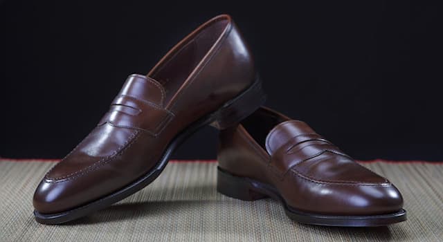 History Trivia Question: In the 1950s, you could store money for a phone call in which type of shoe?