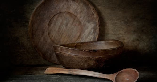 История Вопрос: Из чего изготовлялась древнейшая посуда?