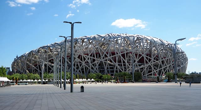 Спорт Вопрос: Как еще называют Пекинский национальный стадион, изображенный на фото?