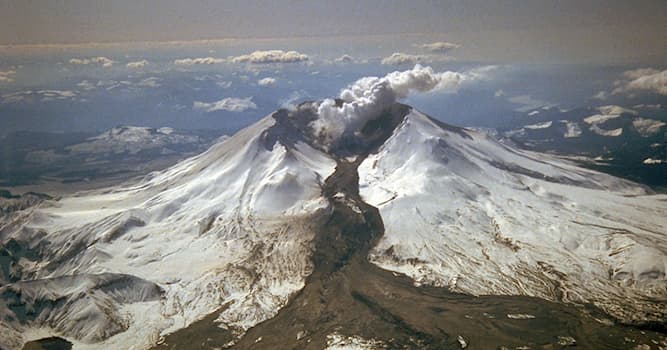 Природа Вопрос: Как называется грязевой поток на склонах вулкана, состоящий из смеси воды, вулканического пепла, пемзы?
