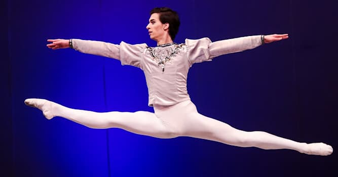 Культура Вопрос: Как называется обтягивающая одежда танцоров балета?