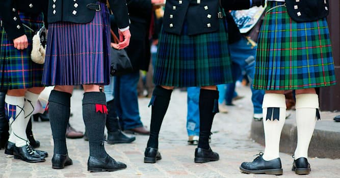 Общество Вопрос: Как называется узор ткани, из которой делают шотландские килты?