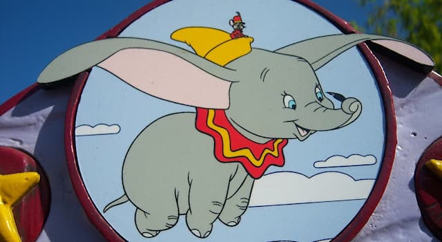 Кино Вопрос: Как в одноименном мультфильме зовут маленького слоненка из цирка, родившемся с очень большими ушами?
