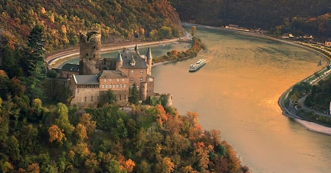 География Вопрос: Какая из перечисленных рек протекает через Германию?