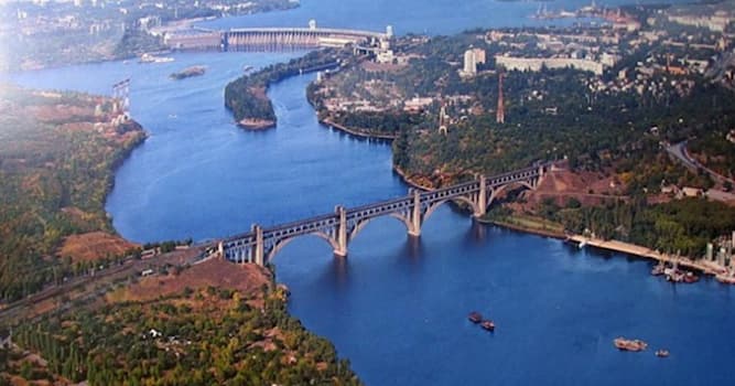 География Вопрос: Какой город стоит на реке Быстрая Сосна?