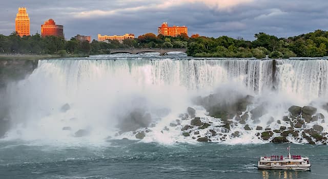 Природа Вопрос: Какой знаменитый водопад состоит из следующих водопадов: «Канадского», «Американского» и «Фата»?
