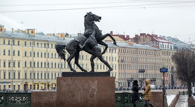 Культура Вопрос: Кто автор знаменитых конных скульптур на Аничковом мосту в Санкт-Петербурге?