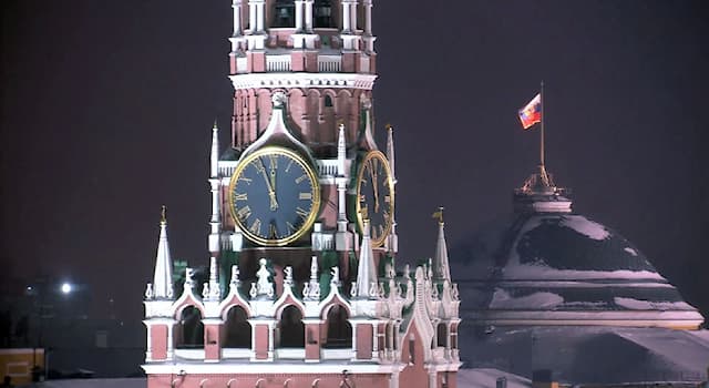 Общество Вопрос: Кто поздравил россиян с новым 1992-м годом в традиционном телевизионном обращении за 5 минут до полуночи?