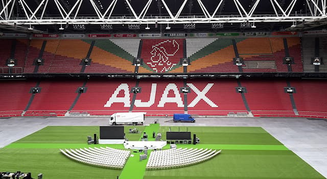 Спорт Вопрос: На каком стадионе нидерландский футбольный клуб «Аякс» проводит домашние матчи?