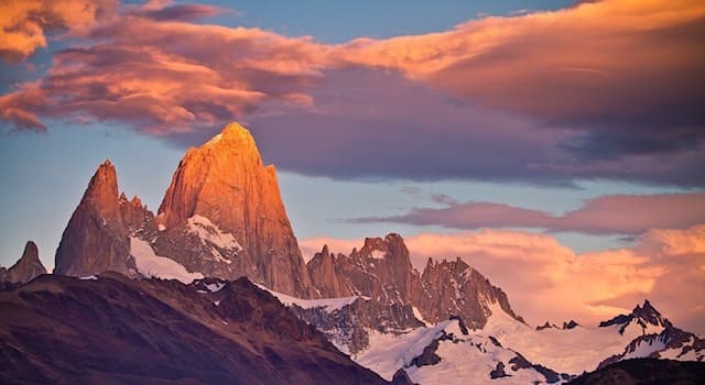 География Вопрос: На территории каких стран находится этот живописный горный пик, называемый Фицрой?
