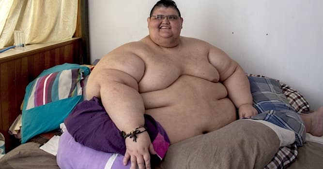 Общество Вопрос: Сколько килограмм весит самый жирный человек в мире?