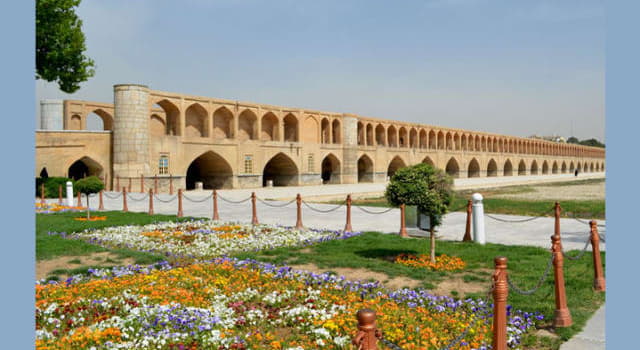History Trivia Question: The Allahverdi Khan Bridge is an example of the 'Safavid' architecture of which country?