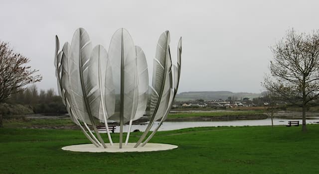 Culture Trivia Question: The sculpture 'Kindred Spirits' was dedicated to which American Indian tribe from the people of Ireland?