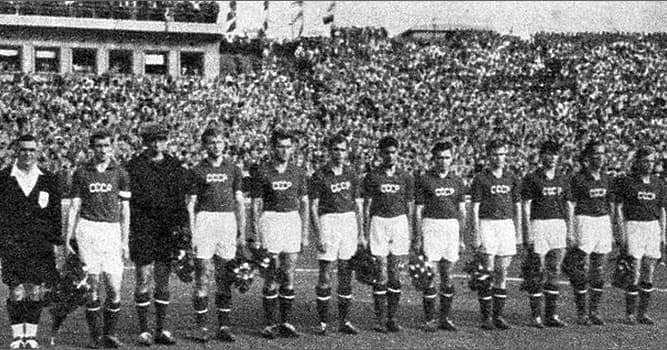 Спорт Вопрос: В 1958 году сборные Англии и СССР встретились в футболе. Кто победил и с каким счётом?