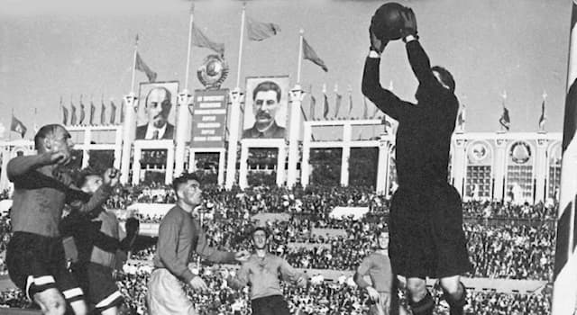 Спорт Вопрос: В наказании какой футбольной команды СССР лично участвовал Иосиф Сталин?