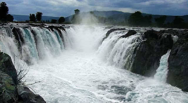 Geography Trivia Question: Where are Hogenakkal Falls located?