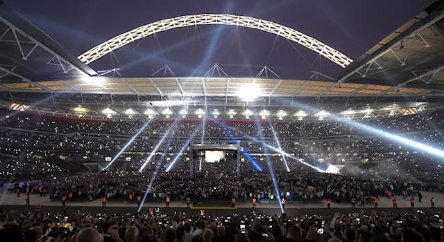 Sport Trivia Question: Who headlined the first boxing event to be held at the new Wembley Stadium opening in 2007?