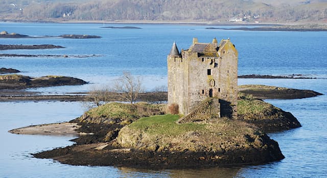 Geography Trivia Question: In which country is Castle Stalker located?