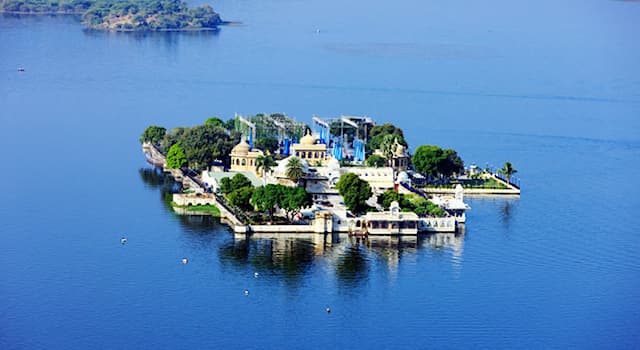 Geography Trivia Question: In which Indian lake will you find the "Lake Garden Palace"?