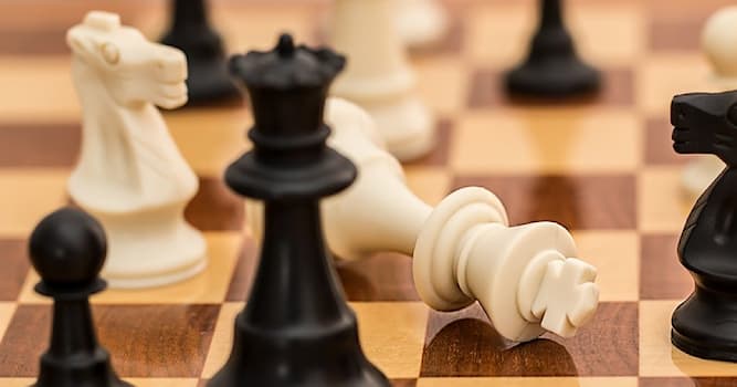 Спорт Вопрос: Как в шахматах и шашках называют дебют, в которых одна из сторон, по ряду причин, жертвует фигуру или шашку?