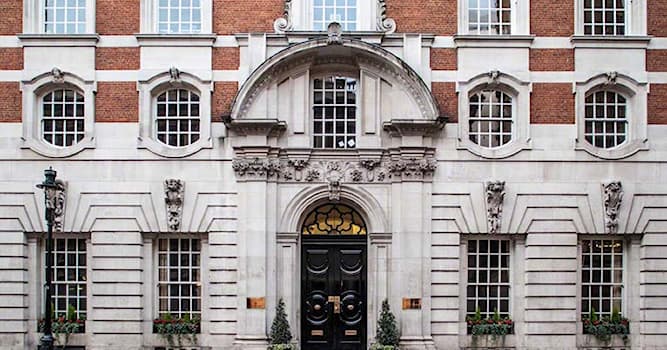 Culture Trivia Question: 'Vita Donum Dei' meaning ''Life is the gift of God'' is the motto of which UK Royal College?