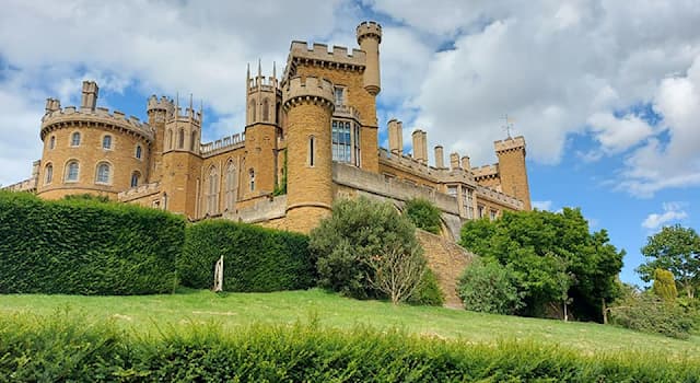 Geography Trivia Question: What is the name of the castle in Leicestershire, England, belonging to the ancestral Dukes of Rutland?