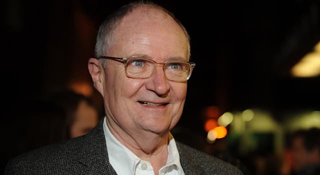 Films et télé Question: Qui est Jim Broadbent ?