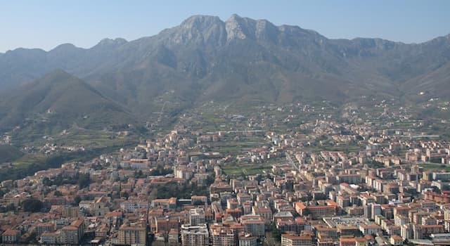 Geografia Domande: Cava de' Tirreni è un comune situato in quale paese?