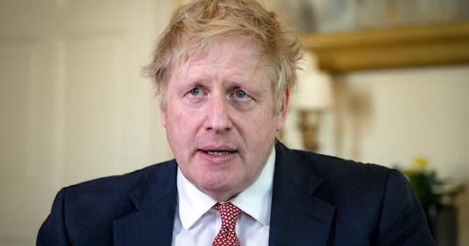 Société Question: De quel pays est originaire le Premier ministre Alexander Boris de Pfeffel Johnson ?