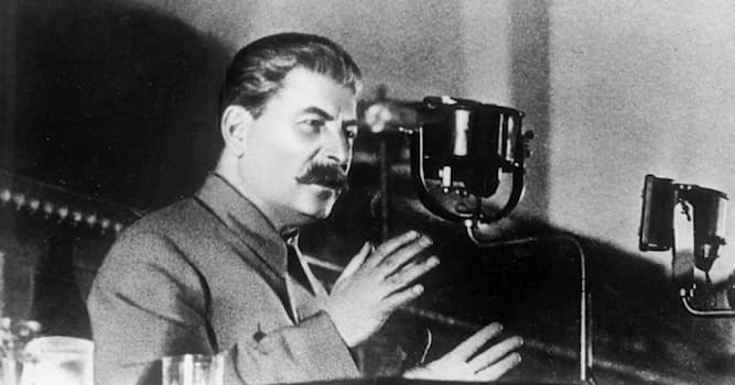 Cronologia Domande: Di cosa morì Iosif Vissarionovič Stalin?
