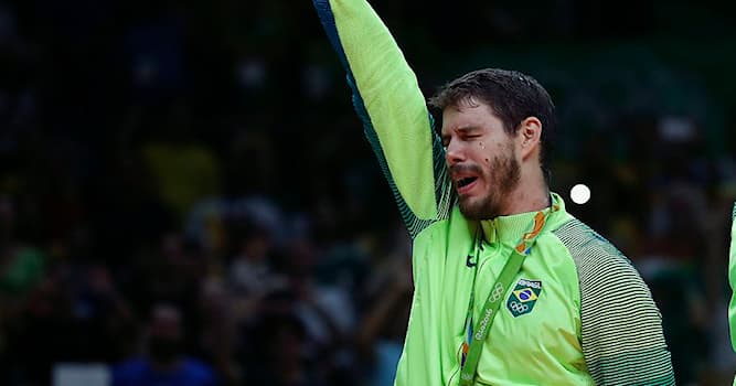 Спорт Вопрос: Кто из перечисленных спортсменов — известный бразильский волейболист?
